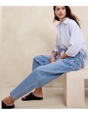 Banana Republic NWT mid rise ankle length barrel jeans , med wash, size 6 ( 28)